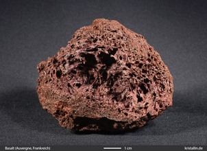 Blasenreicher Basalt aus der Auvergne in Frankreich