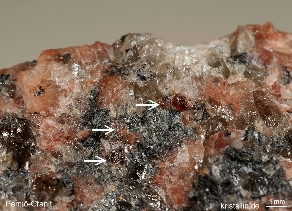 Perni-Granit mit Granat