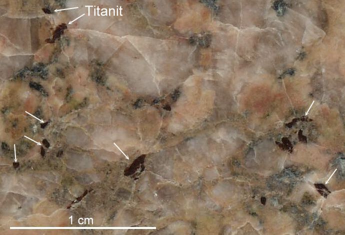 braun: Titanitkristalle